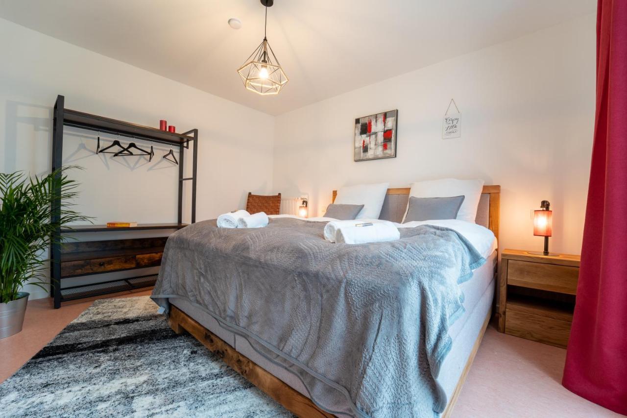dreamcation - Ehemalige Kirche&Souterrain Wohnung, 3D-Tour, Terrasse, BBQ, Kamin Kelheim Exterior foto