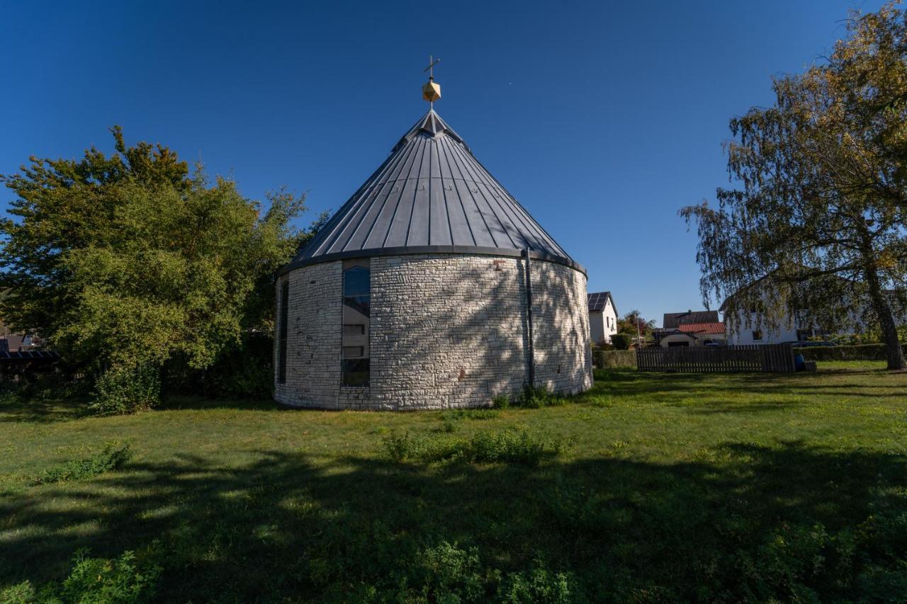 dreamcation - Ehemalige Kirche&Souterrain Wohnung, 3D-Tour, Terrasse, BBQ, Kamin Kelheim Exterior foto