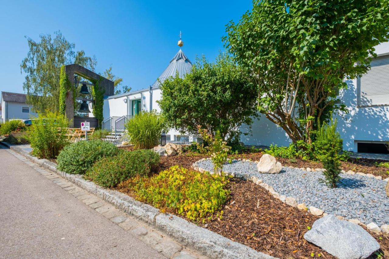 dreamcation - Ehemalige Kirche&Souterrain Wohnung, 3D-Tour, Terrasse, BBQ, Kamin Kelheim Exterior foto